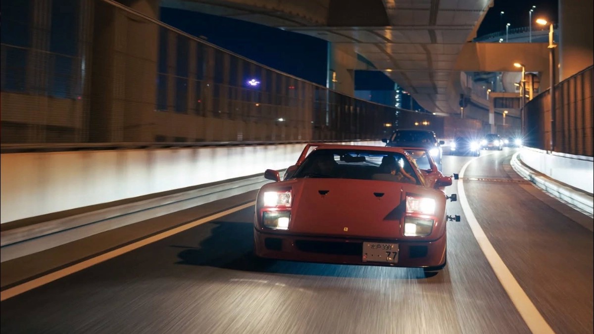 Lewis Hamilton cầm lái siêu xe Ferrari F40, bất ngờ đến tụ điểm văn hóa xe số 1 Nhật Bản