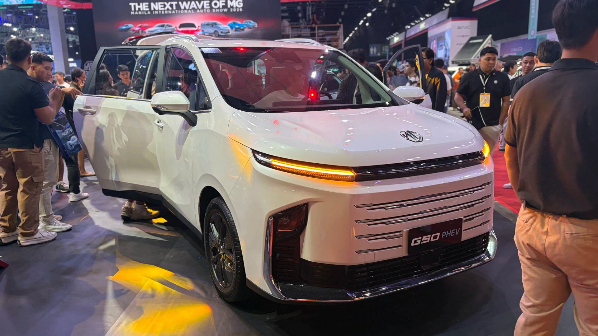 Bộ đôi MG G50 PHEV và MG5 Prestige ra mắt tại Triển lãm Ô tô Quốc tế Manila 2026 Bộ đôi MG G50 PHEV và MG5 Prestige ra mắt tại Triển lãm Ô tô Quốc tế Manila 2026