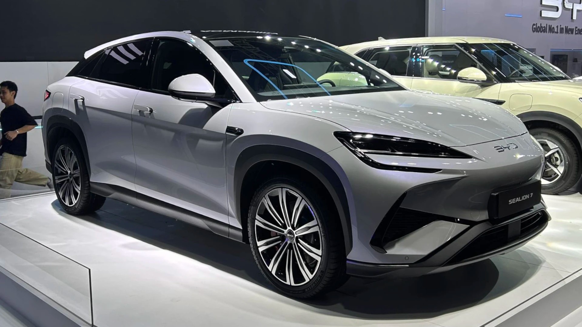 SUV điện BYD Sealion 7 xuất hiện tại Philippines, liệu có cơ hội về Việt Nam? BYD Sealion 7 được trưng bày tại Triển lãm Ô tô Quốc tế Manila 2026