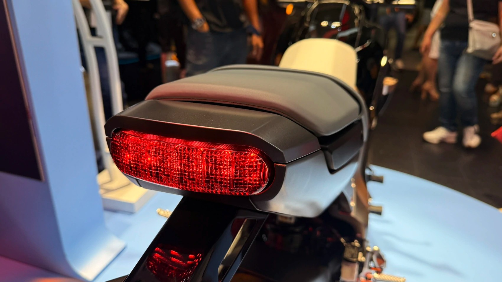 Phần đuôi của Honda WN7