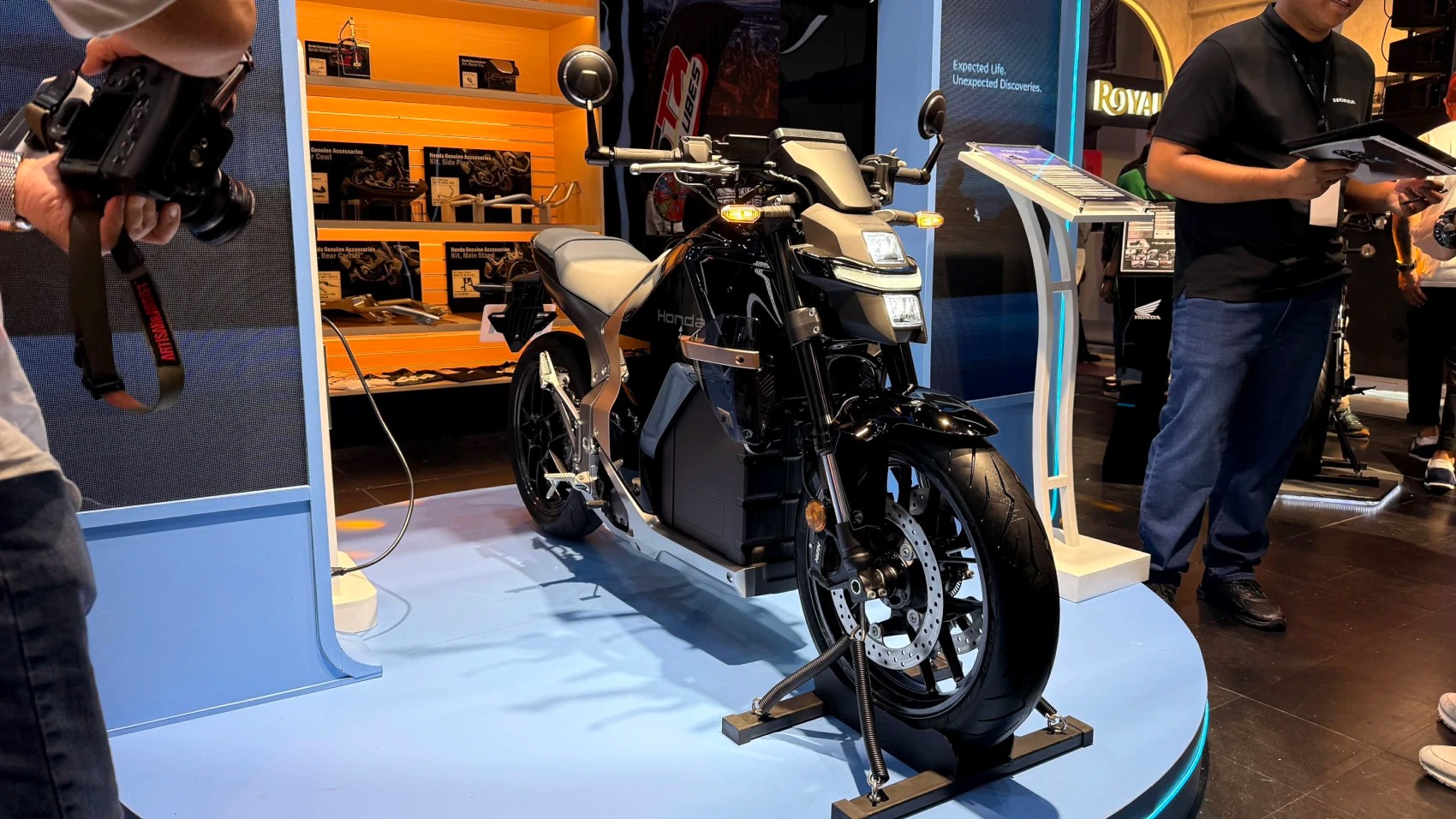 Honda WN7 được trưng bài tại Makina Moto Expo 2026