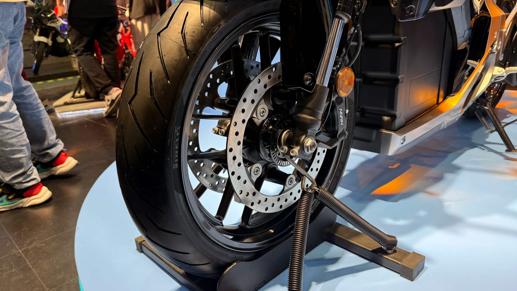 Bánh xe trước của Honda WN7