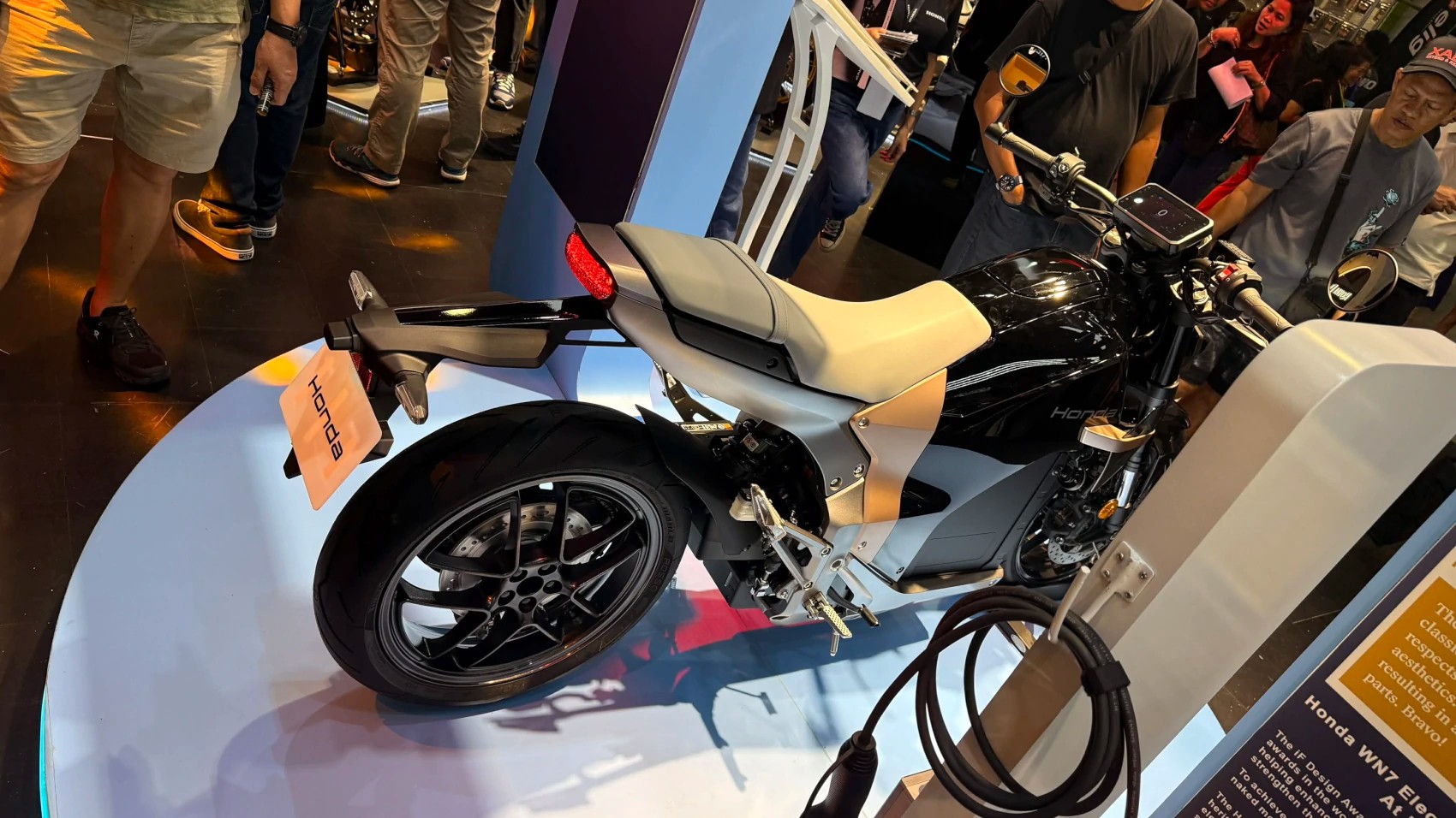 Vị trí yên lái của Honda WN7