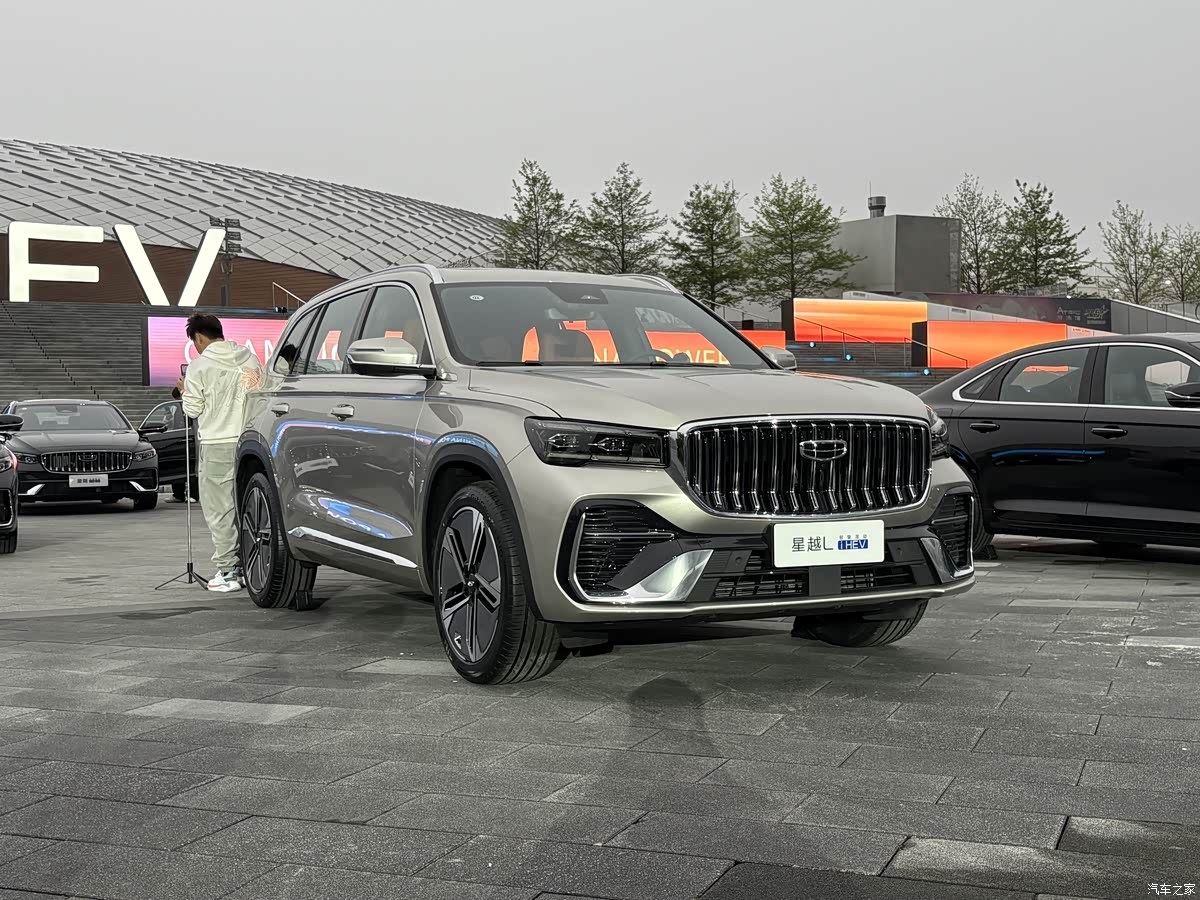 Mẫu Geely Monjaro i-HEV mới