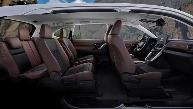 Toyota Corolla Cross phiên bản 7 chỗ nhìn như thế nào?