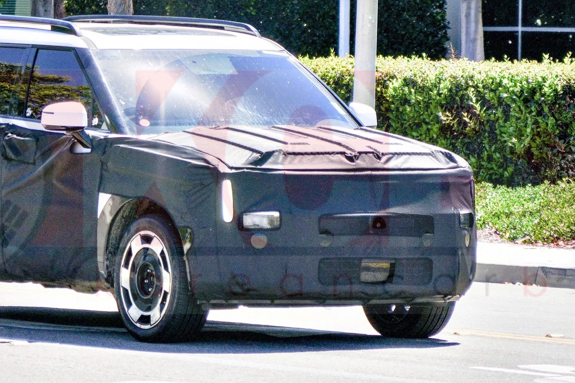 Hyundai Santa Fe EREV tiếp tục lộ ảnh chạy thử, hé lộ thiết kế mới