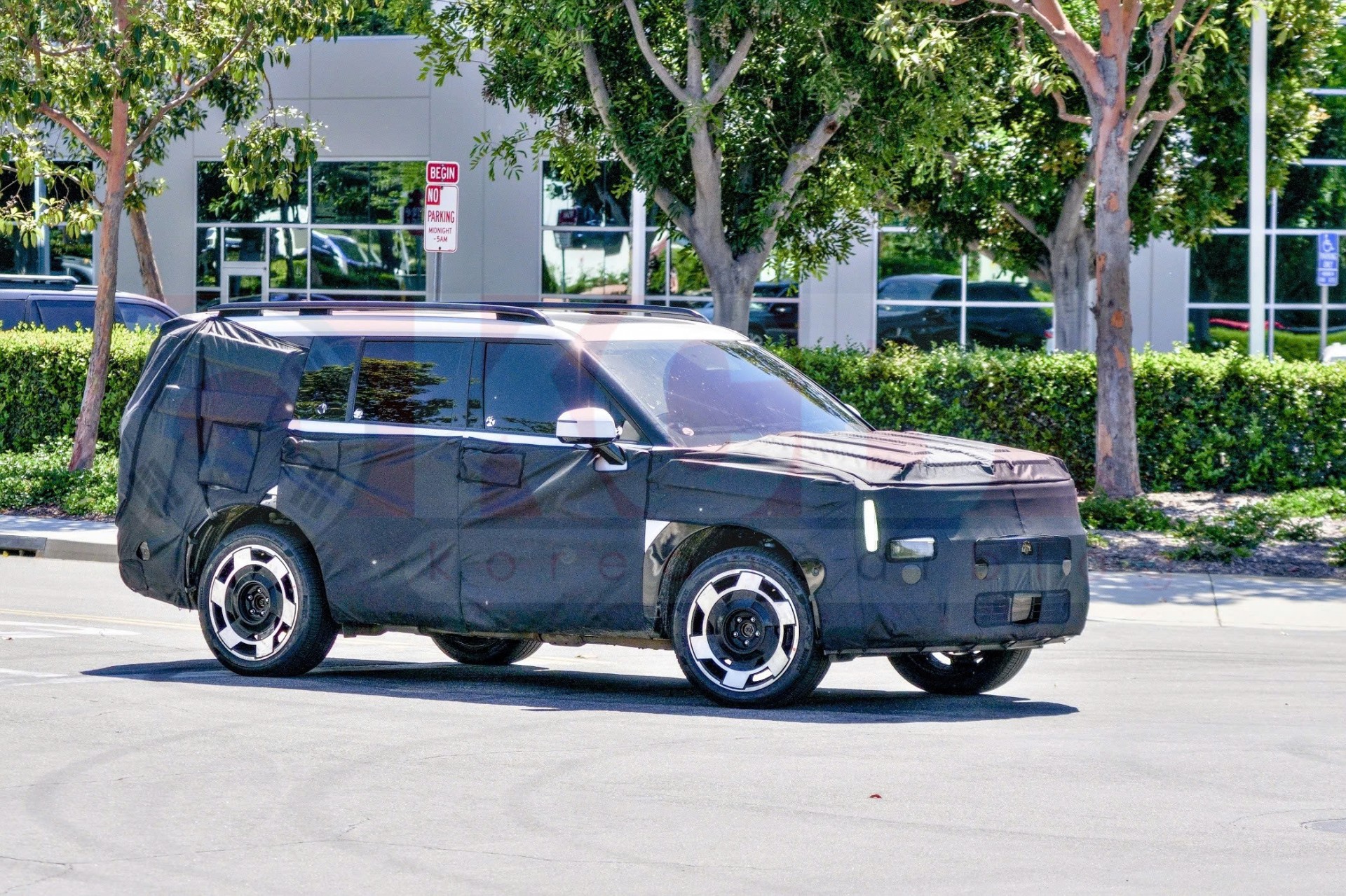 Hyundai Santa Fe EREV tiếp tục lộ ảnh chạy thử, hé lộ thiết kế mới