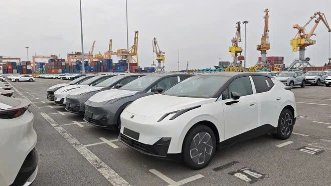 Cận cảnh Lynk & Co 02 cập bến Việt Nam