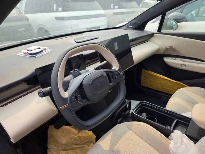 Cận cảnh Lynk & Co 02 cập bến Việt Nam