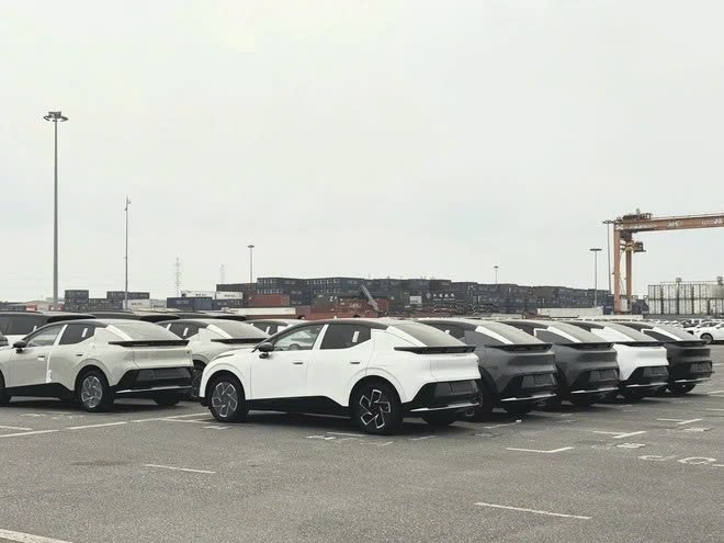 Cận cảnh Lynk & Co 02 cập bến Việt Nam