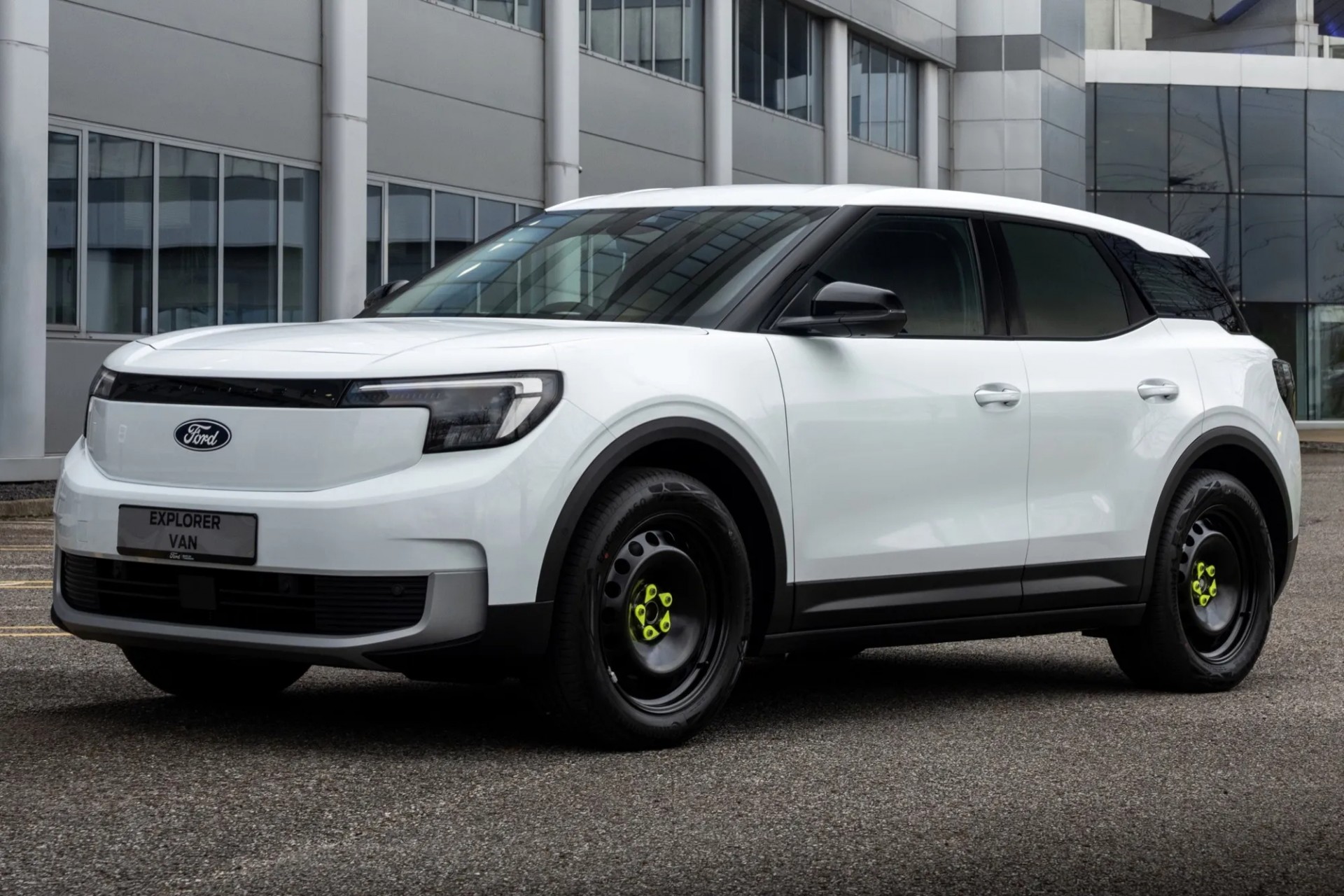 Ford Explorer EV 'lột xác' thành xe tải điện tại châu Âu