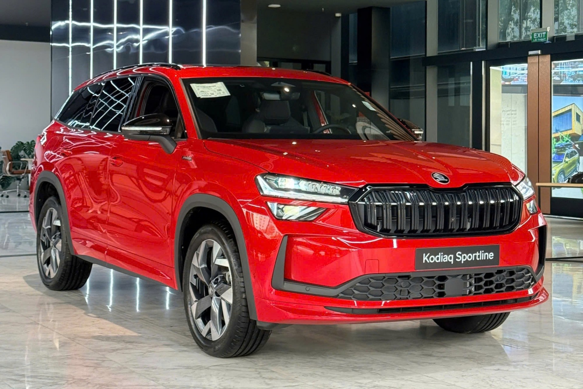 Skoda Kodiaq 2026 về đại lý tại Việt Nam, giá từ 1,628 tỷ đồng, full ADAS