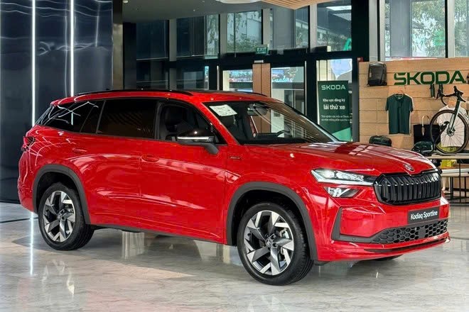 Skoda Kodiaq 2026 về đại lý tại Việt Nam, giá từ 1,628 tỷ đồng, full ADAS