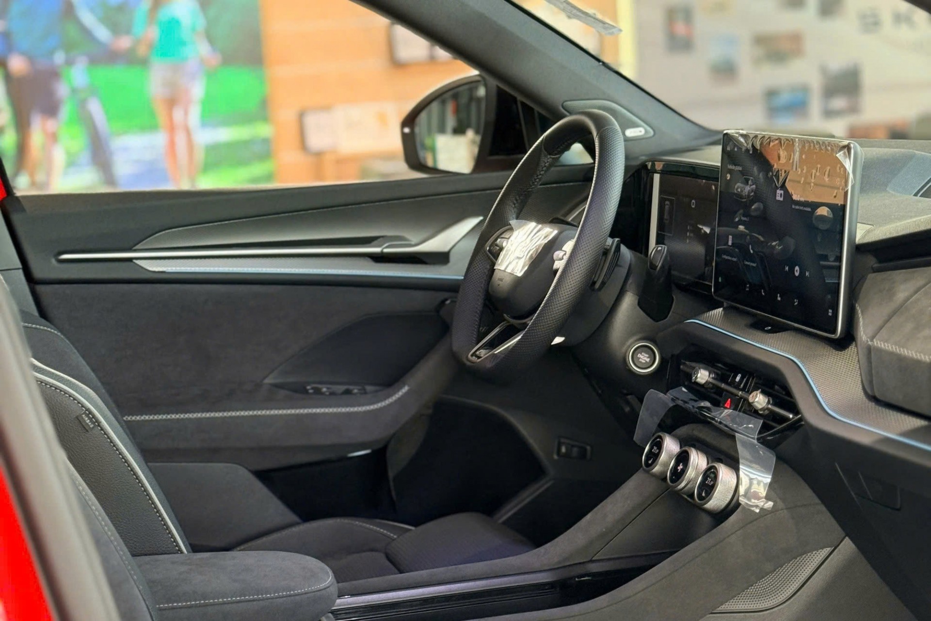 Skoda Kodiaq 2026 về đại lý tại Việt Nam, giá từ 1,628 tỷ đồng, full ADAS