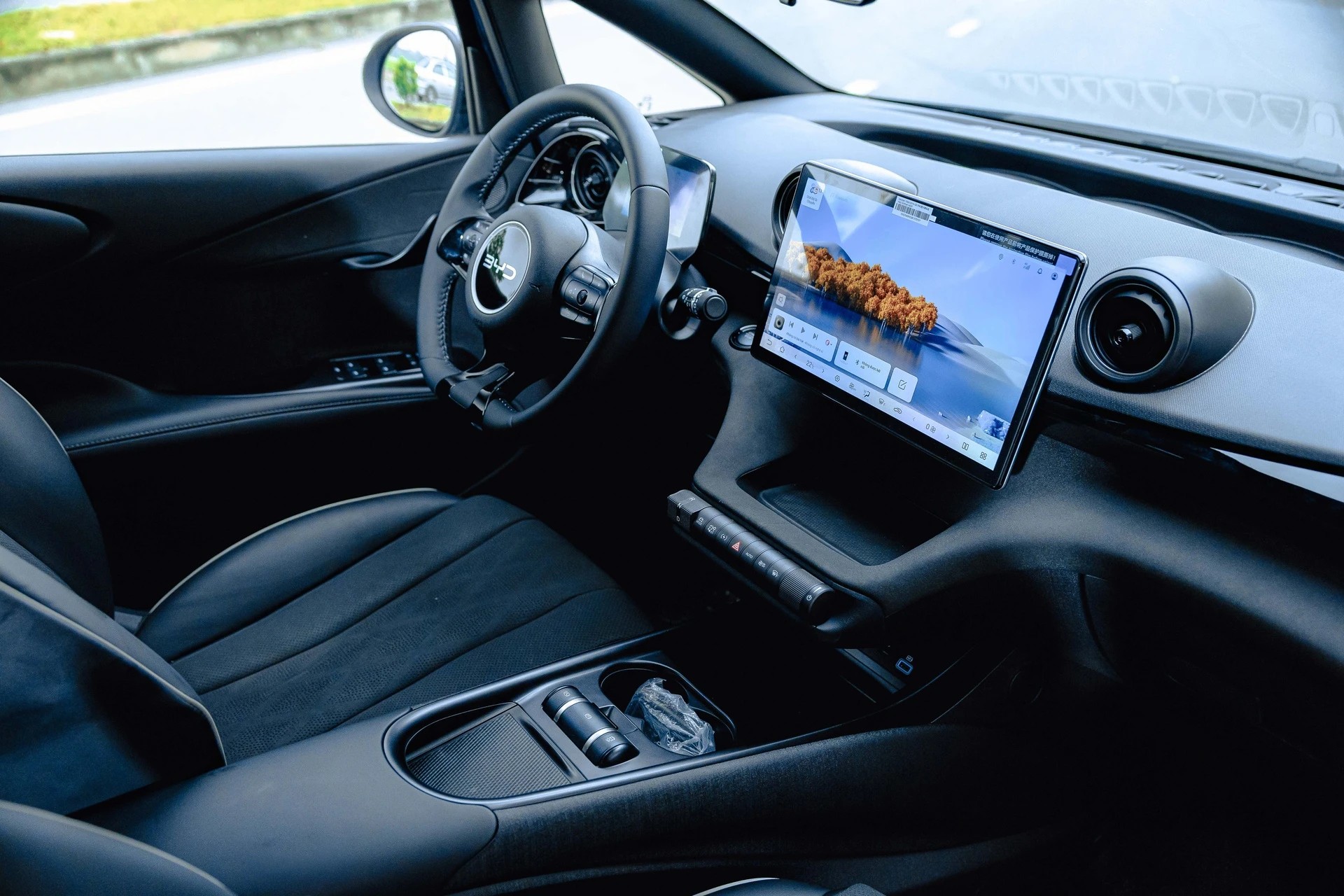 BYD Dolphin 2026 ra mắt, giảm giá gần 100 triệu đồng