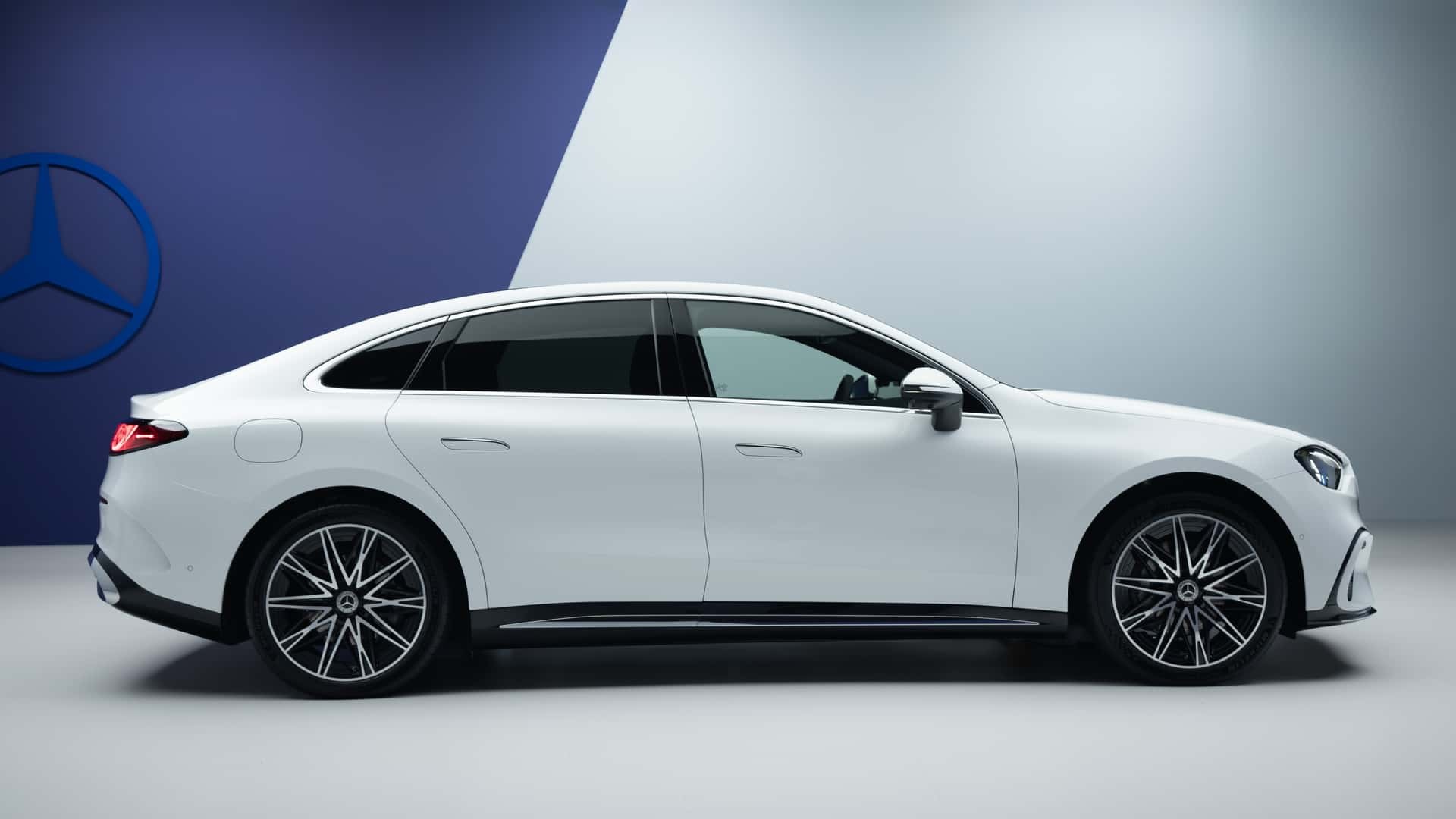 Phía bên của Mercedes-Benz C-Class Electric 2027