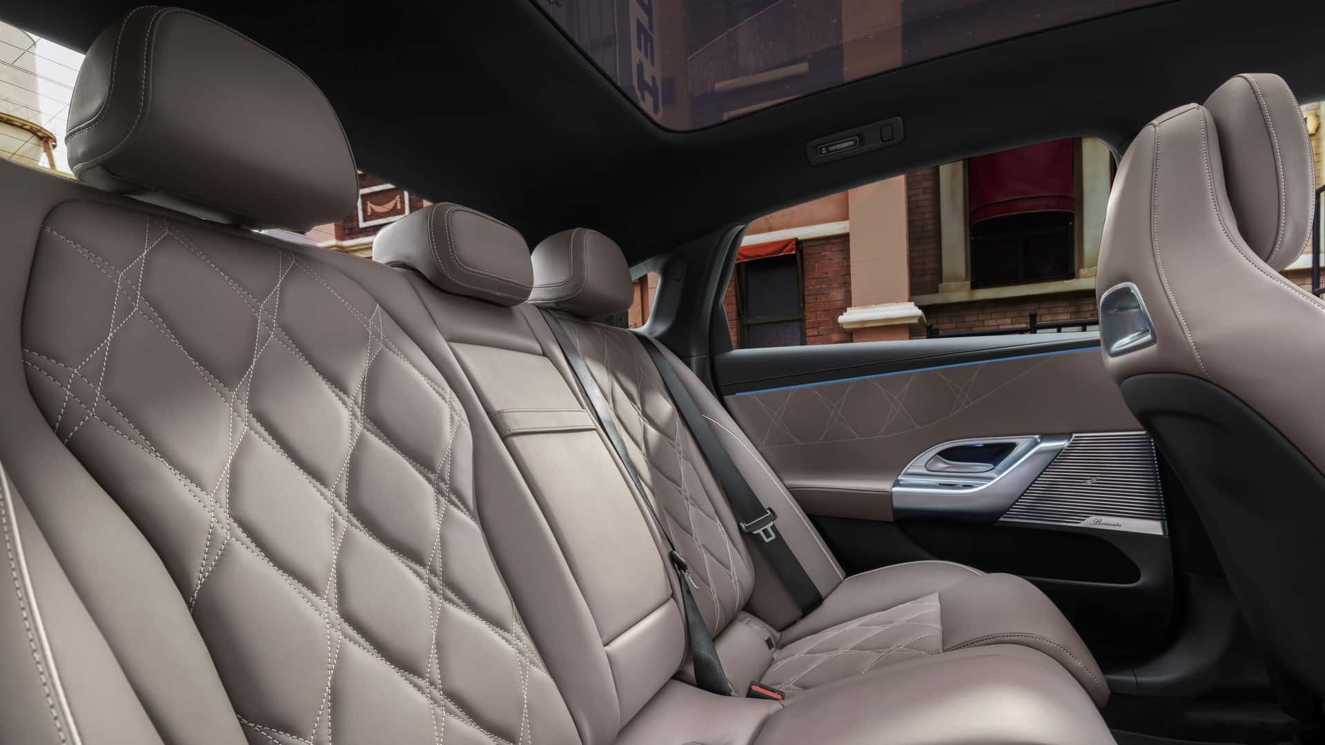 Hàng ghế sau của Mercedes-Benz C-Class Electric 2027