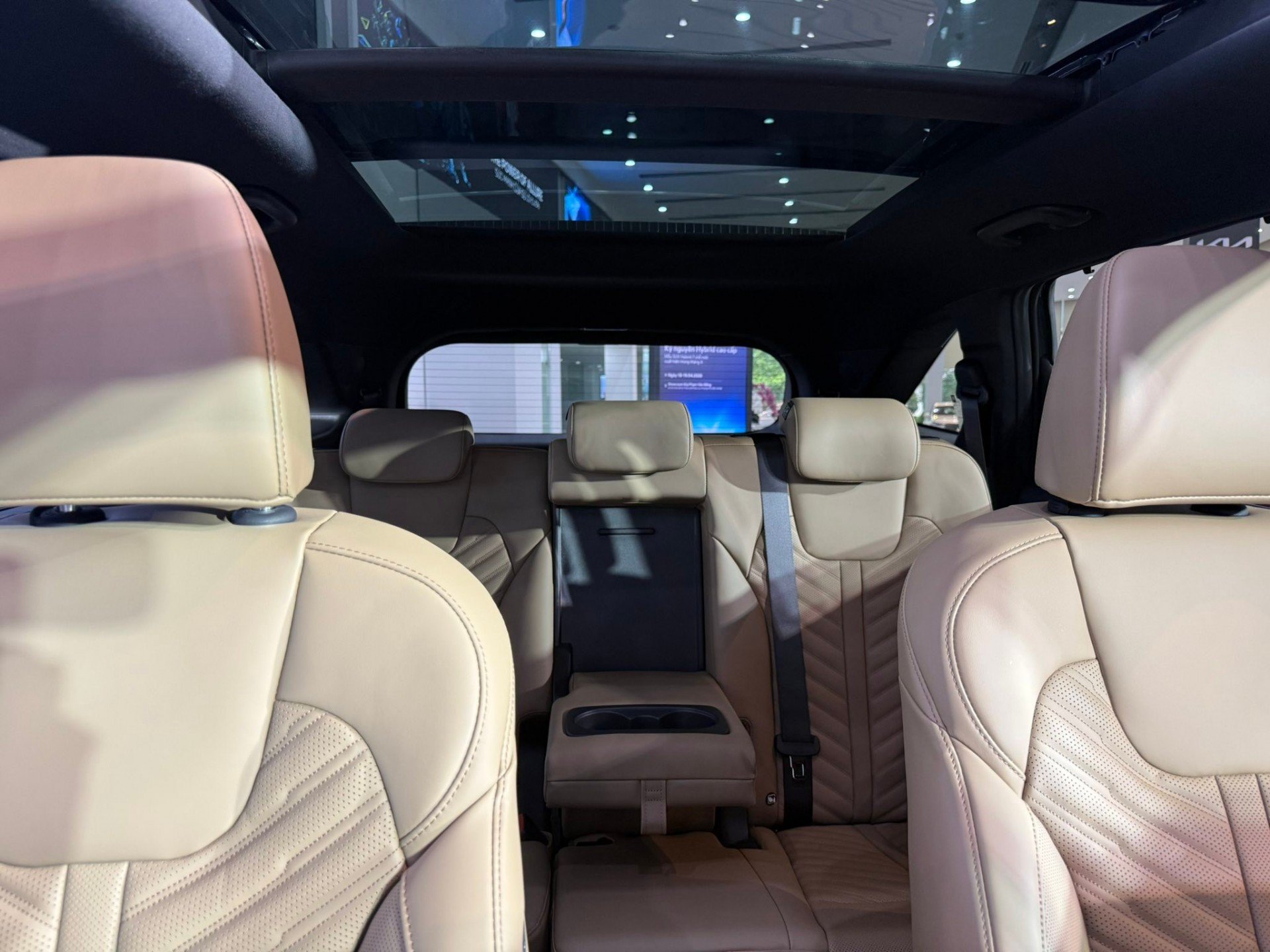 Ảnh chi tiết Kia Sorento Hybrid 2026 tại đại lý