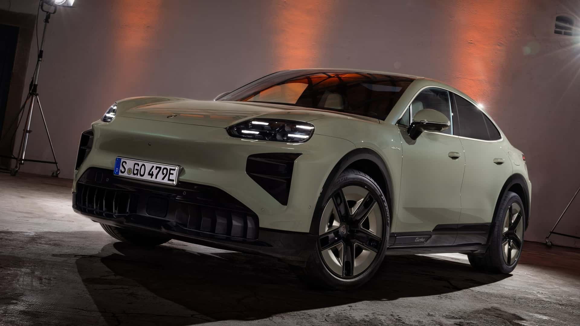 Phía trước của Porsche Cayenne Coupe Electric 