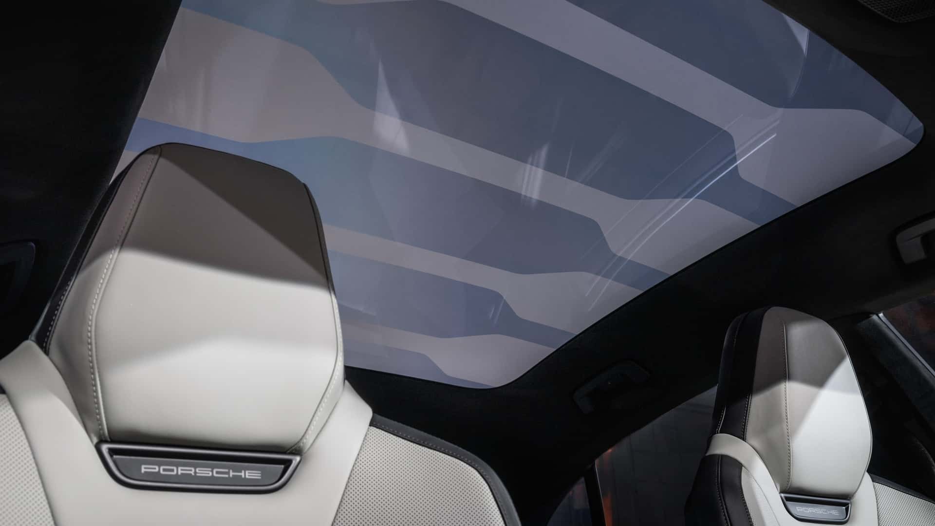 Trần xe của Porsche Cayenne Coupe Electric 