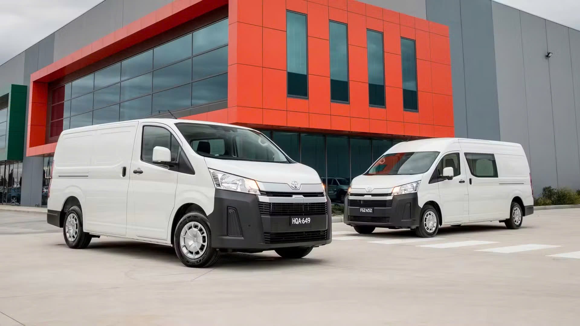 Toyota Hiace rục rịch ra mắt phiên bản mới