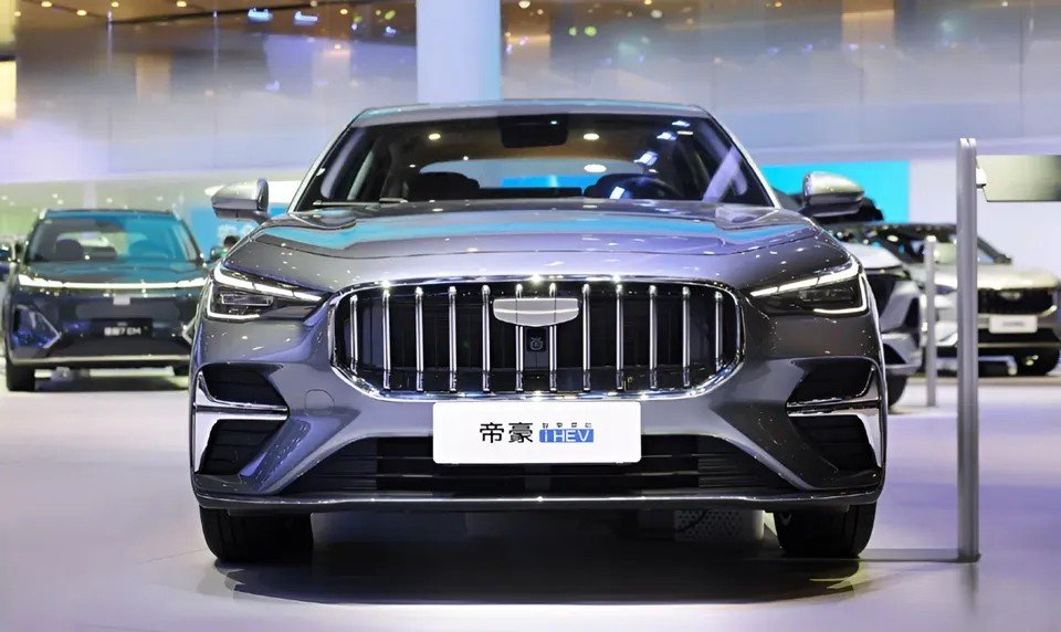 Geely Emgrand i-HEV lập kỷ lục tiêu hao nhiên liệu 2,22 lít/100 km