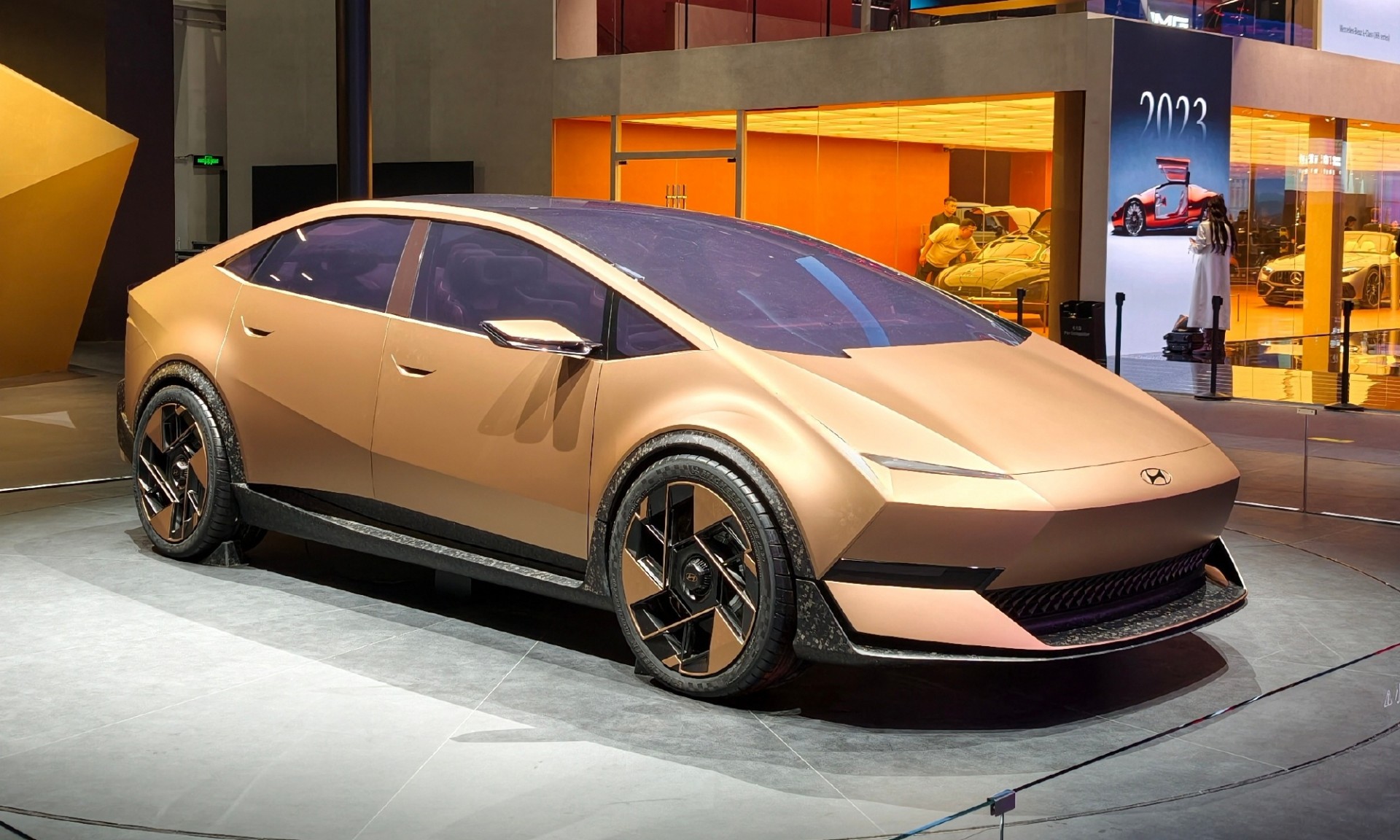 Hyundai Ioniq V ra mắt, kiểu dáng như siêu xe nước Ý