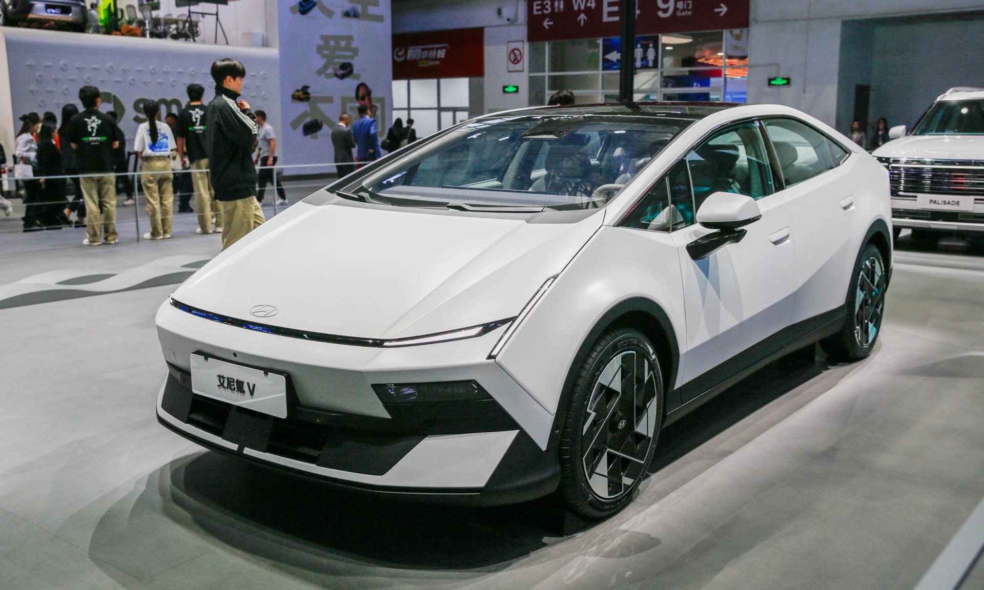 Hyundai Ioniq V ra mắt, kiểu dáng như siêu xe nước Ý