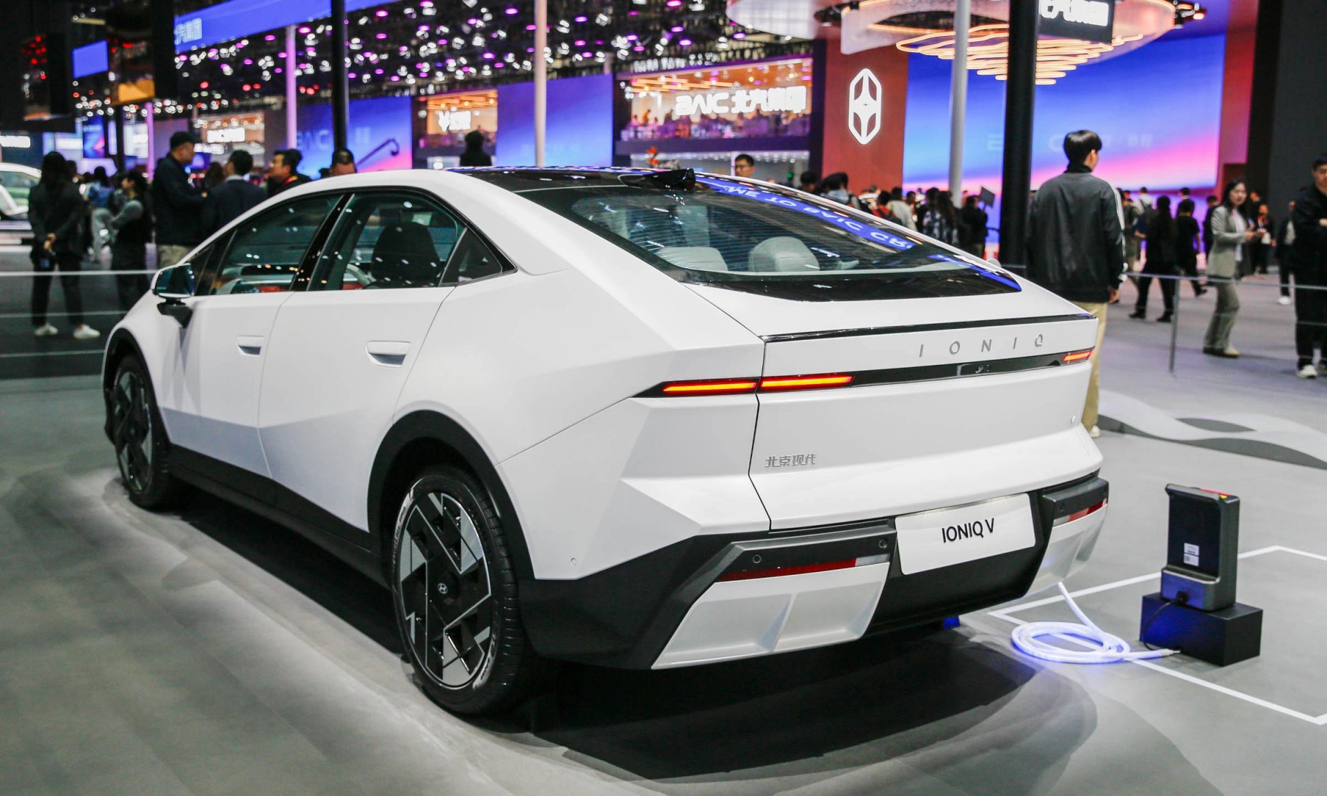 Hyundai Ioniq V ra mắt, kiểu dáng như siêu xe nước Ý