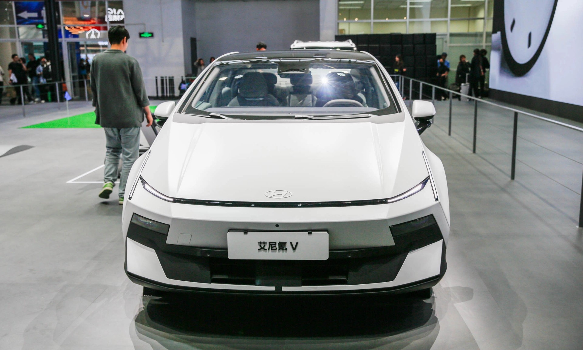 Hyundai Ioniq V ra mắt, kiểu dáng như siêu xe nước Ý