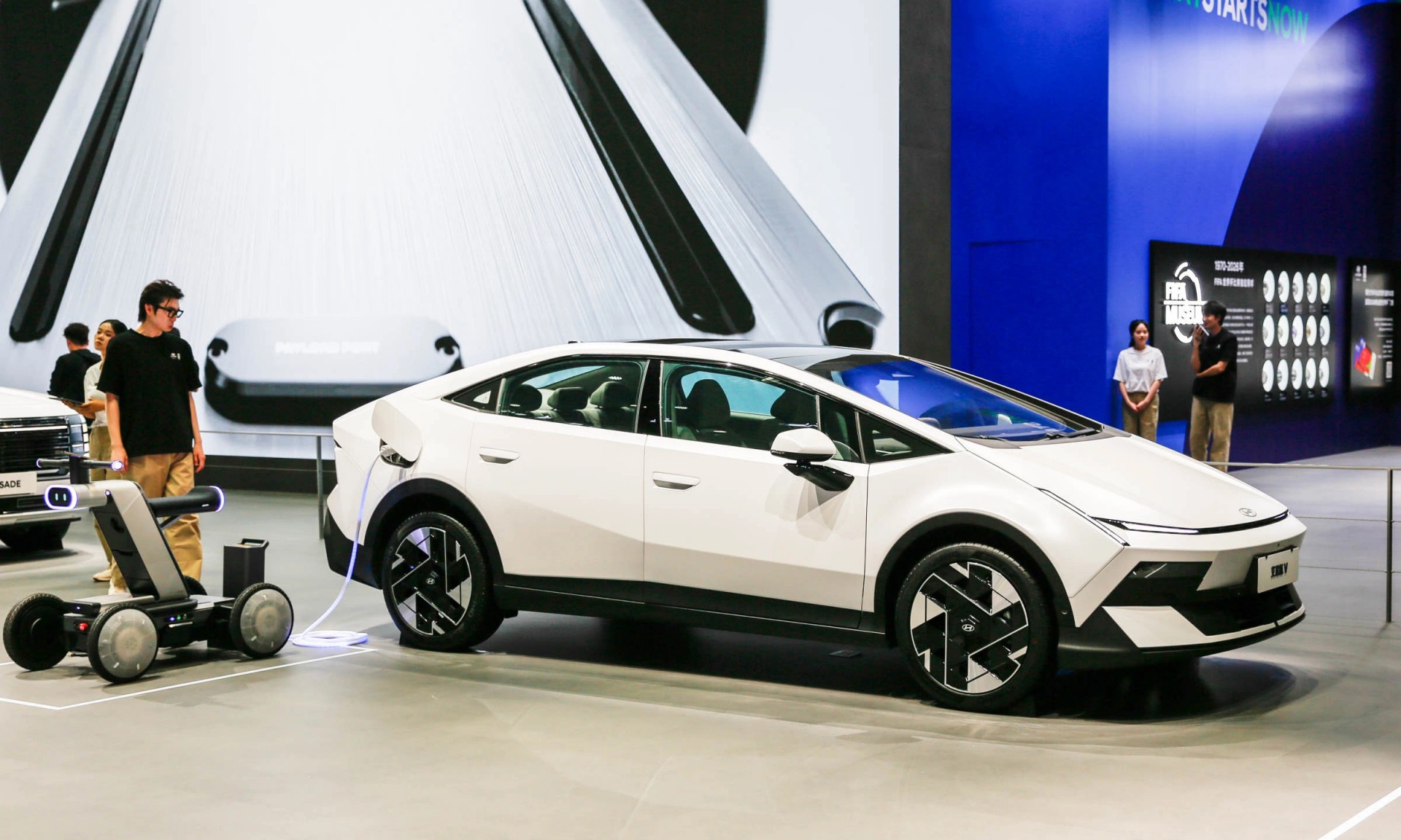 Hyundai Ioniq V ra mắt, kiểu dáng như siêu xe nước Ý