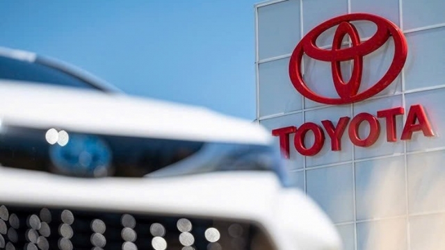 Toyota bán nhiều xe nhất lịch sử, xe hybrid chiếm áp đảo