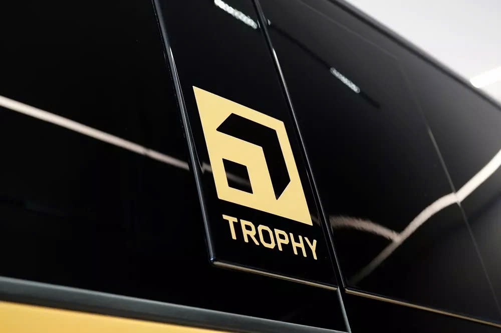 Land Rover Defender 110 Trophy Edition mở bán tại Việt Nam, giá gần 7,5 tỷ đồng
