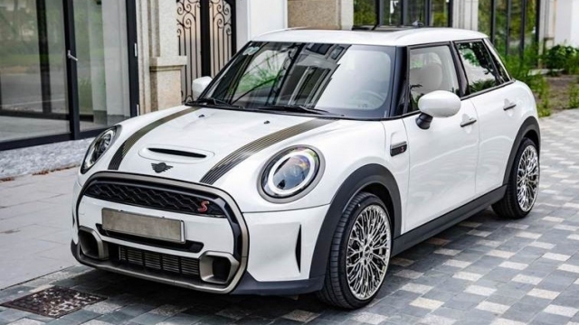 Mini Cooper Resolute 2023 'hàng hiếm' mất giá hơn 700 triệu đồng