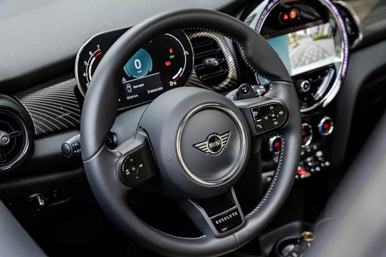 Mini Cooper Resolute 2023 'hàng hiếm' mất giá hơn 700 triệu đồng