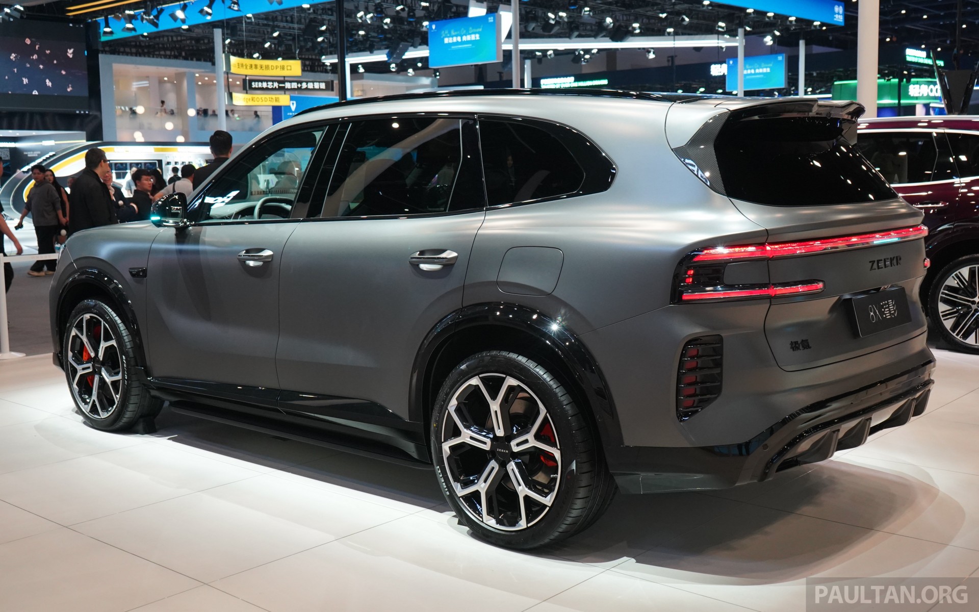 Zeekr 8X ra mắt với công nghệ hybrid mới, sạc nhanh 9 phút, tăng tốc dưới 3 giây