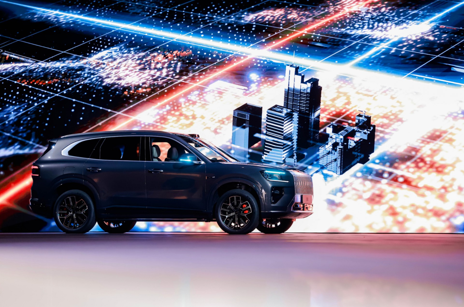 Zeekr 8X ra mắt với công nghệ hybrid mới, sạc nhanh 9 phút, tăng tốc dưới 3 giây