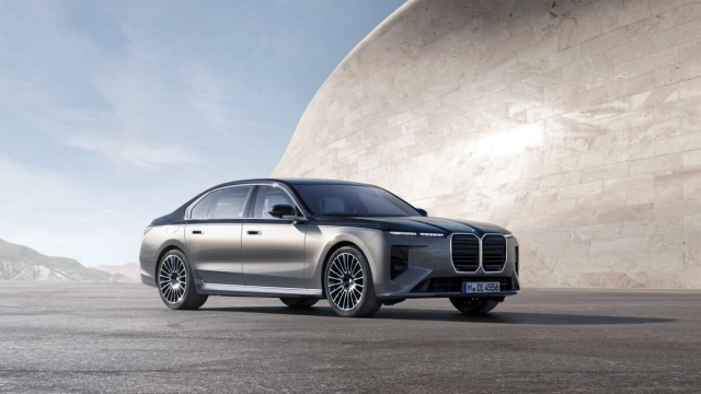BMW 7 Series 2026 nâng cấp giữa vòng đời, bản điện i7 đi tới 708 km