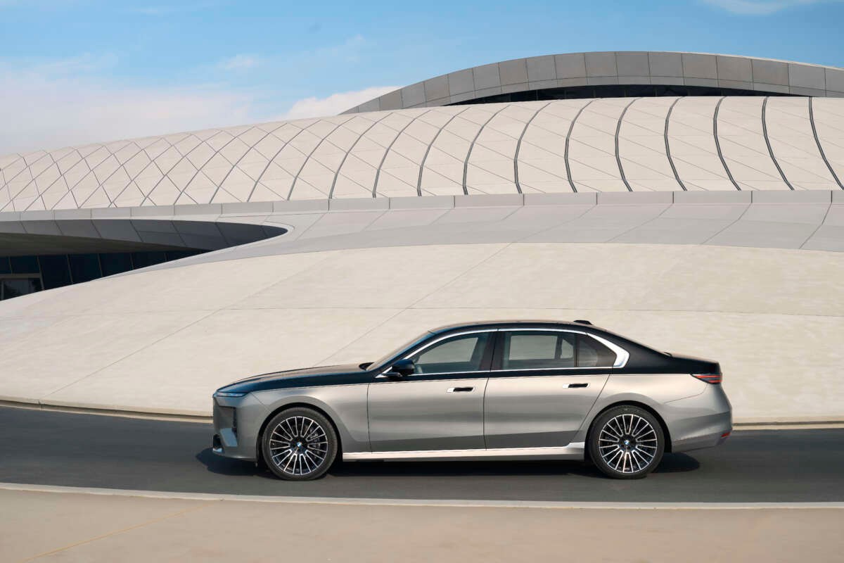 BMW 7 Series 2026 nâng cấp giữa vòng đời, bản điện i7 đi tới 708 km