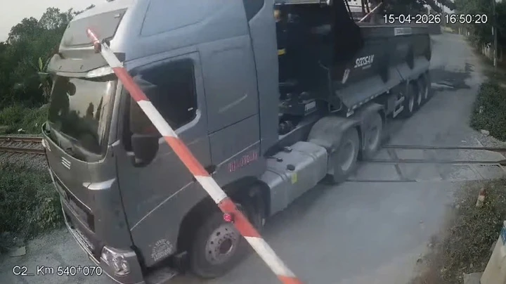 Tình trạng đáng báo động: Vượt rào đường sắt