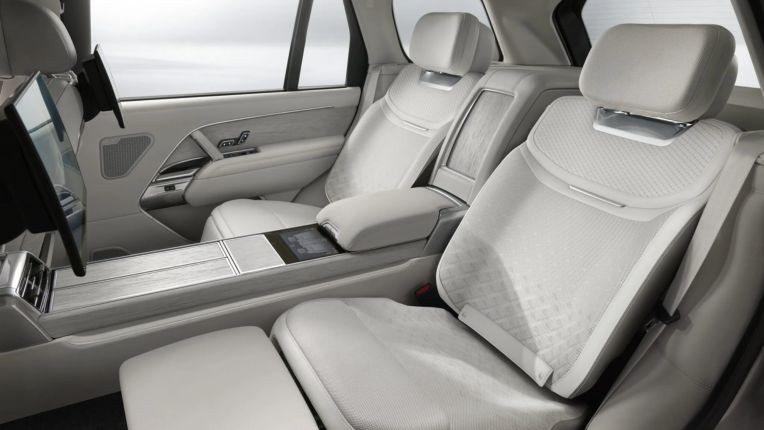 Range Rover SV Ultra ra mắt, khoang cabin như phòng thư giãn di động
