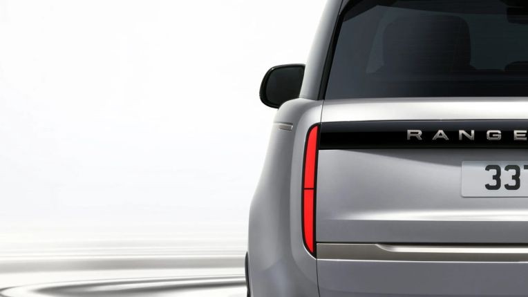 Range Rover SV Ultra ra mắt, khoang cabin như phòng thư giãn di động
