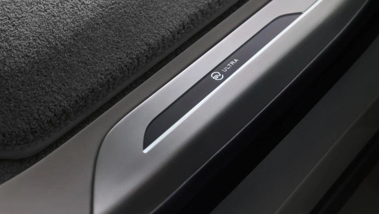 Range Rover SV Ultra ra mắt, khoang cabin như phòng thư giãn di động