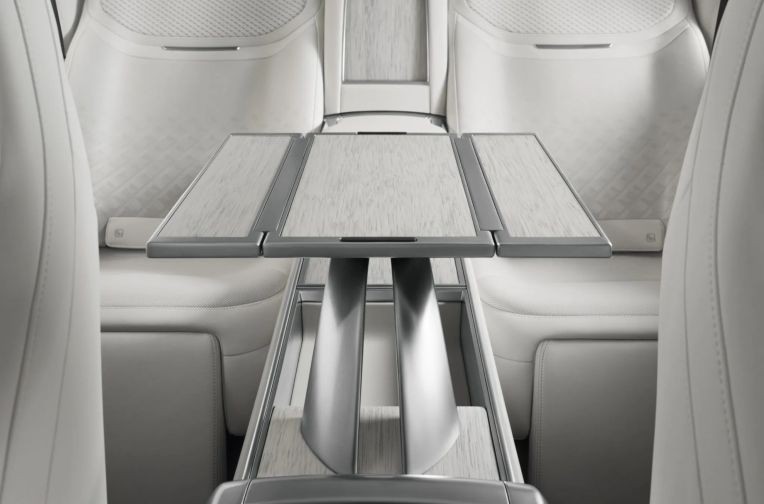 Range Rover SV Ultra ra mắt, khoang cabin như phòng thư giãn di động