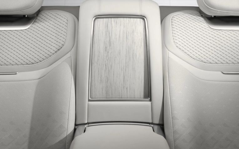 Range Rover SV Ultra ra mắt, khoang cabin như phòng thư giãn di động