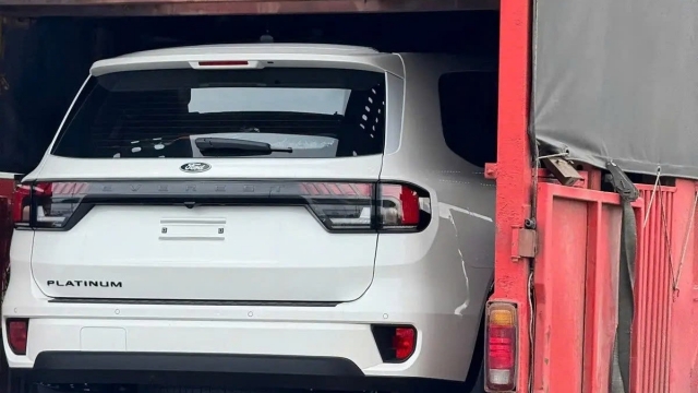 Ford Everest 2026 máy xăng xuất hiện tại Hà Nội
