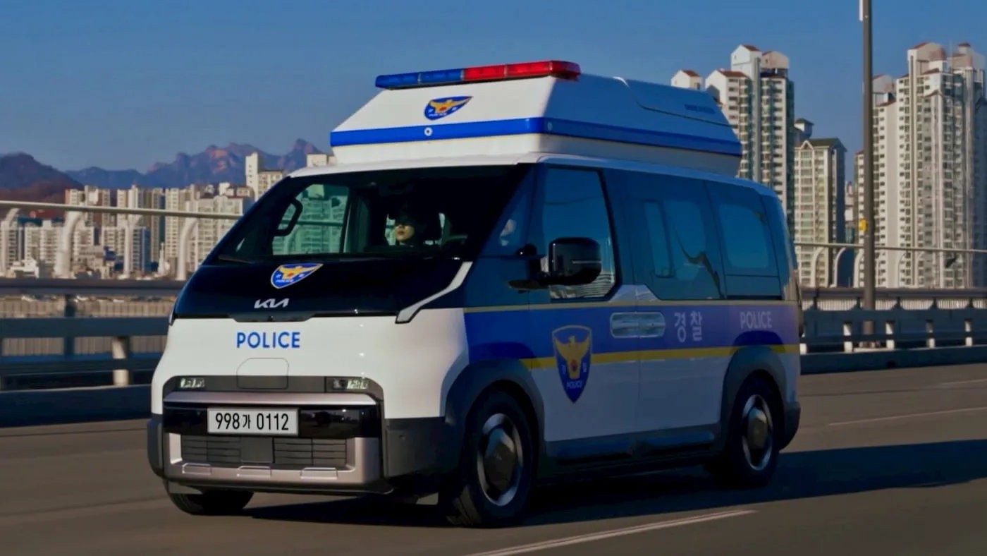 Kia AI Patrol PV5 là mẫu xe cảnh sát tuần tra chạy điện, tích hợp công nghệ AI và drone