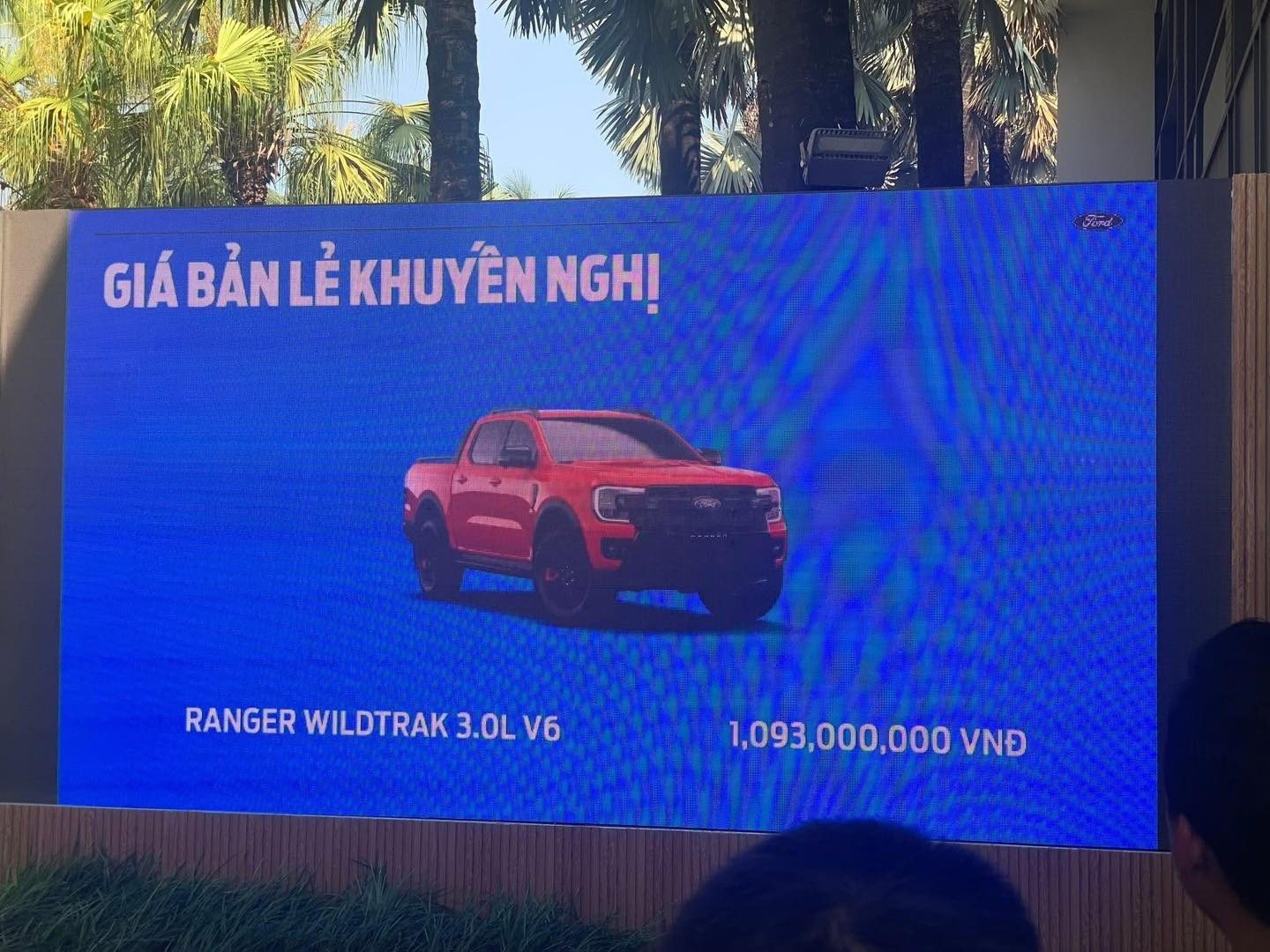 Ford Ranger Raptor 3.0L V6 ra mắt, giá 1,448 tỷ đồng
