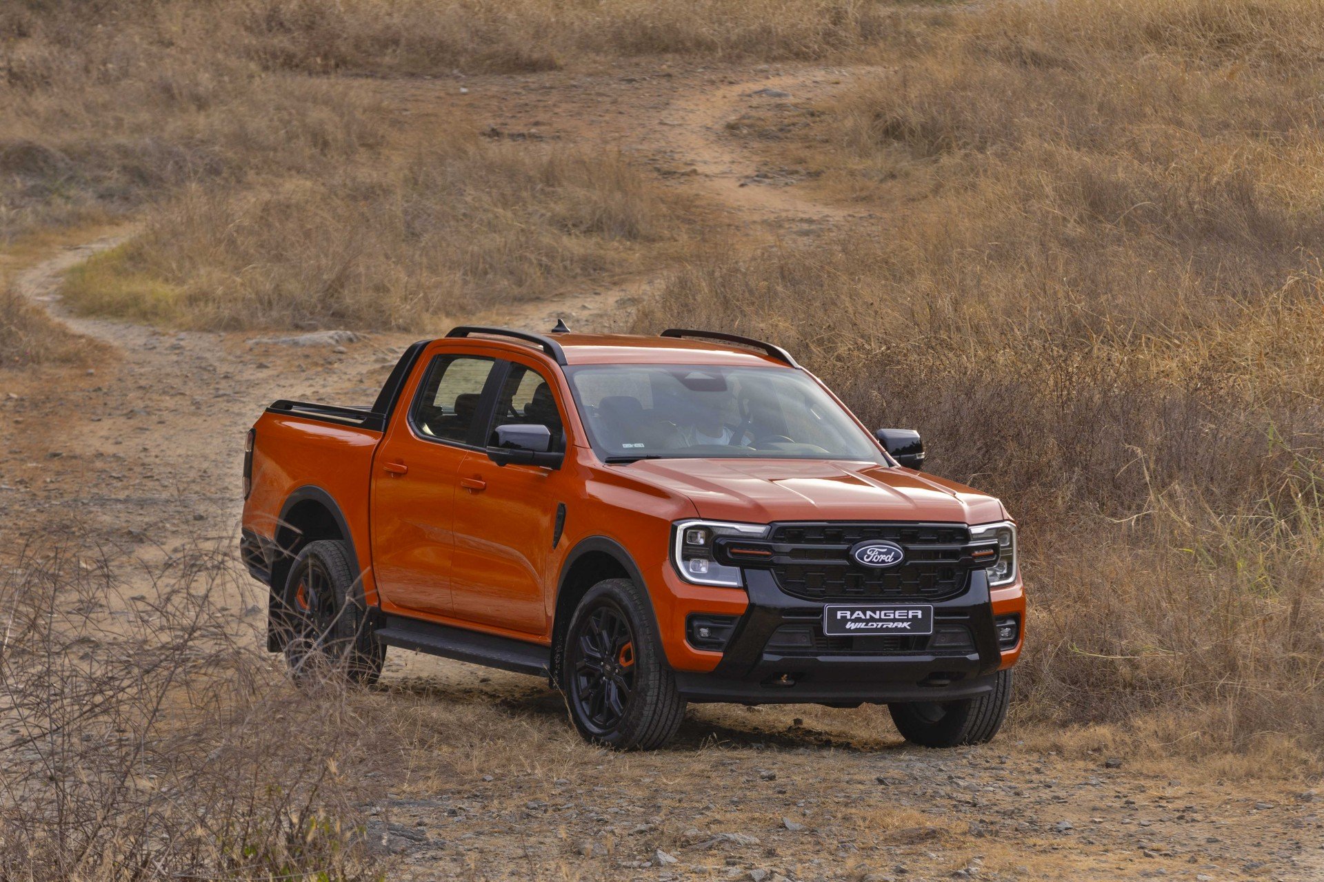 Ford Ranger Raptor 3.0L V6 ra mắt, giá 1,448 tỷ đồng