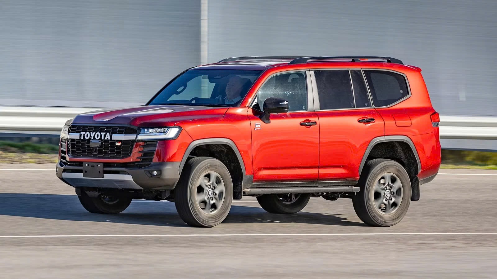 Toyota Land Cruiser hybrid mở bán, động cơ V6 tăng áp kép